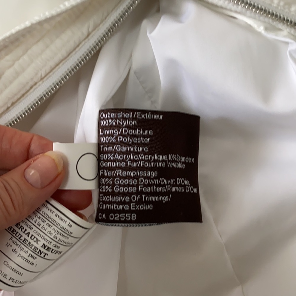 Danier down winter coat - hardly worn - 2xs fits like a regular small - Picture 5 of 5